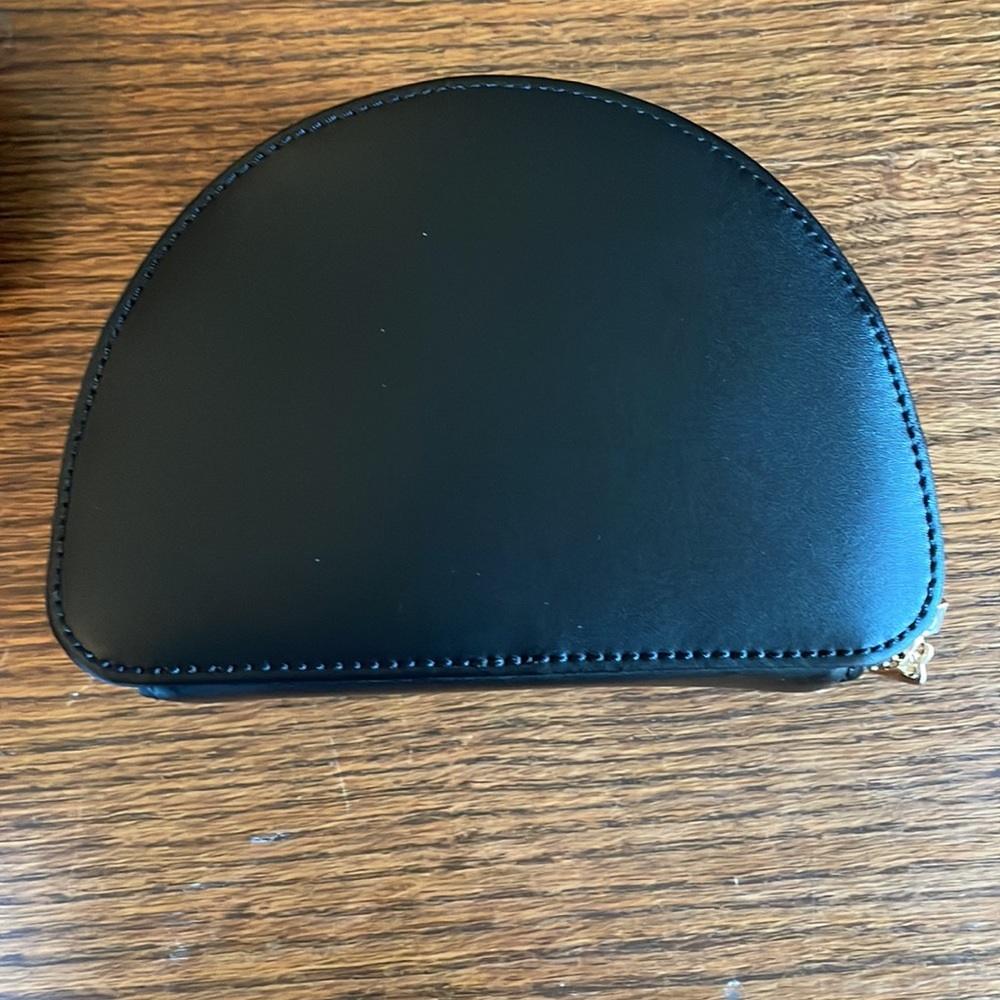 Mejuri Half Moon Multi Case Black - Picture 8 of 10